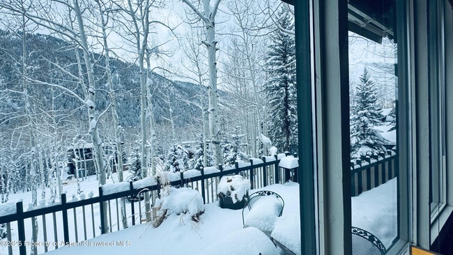 Photo - 302 Roaring Fork Dr