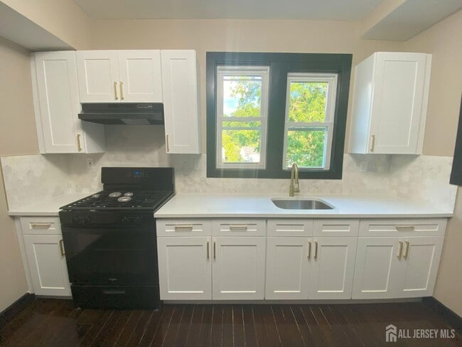 Building Photo - 11 Center St Unit B-B Rental