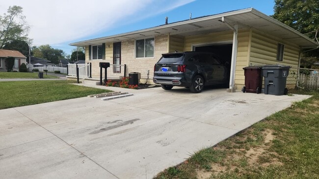 Photo - 1323 Essex Dr