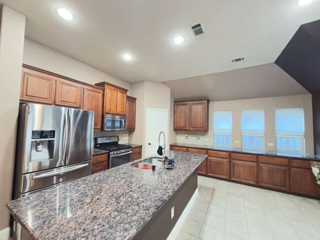 Photo - 521 Eastbrook Dr