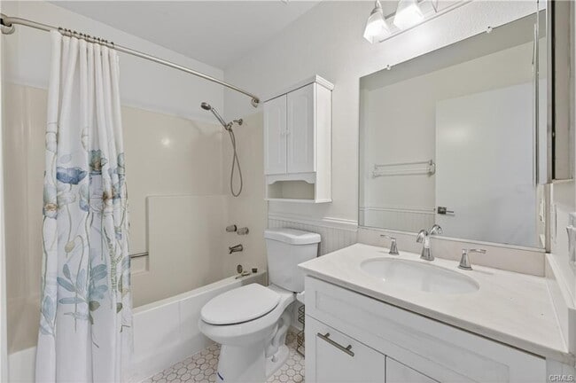 Photo - 45 Briarglen Unidad 64