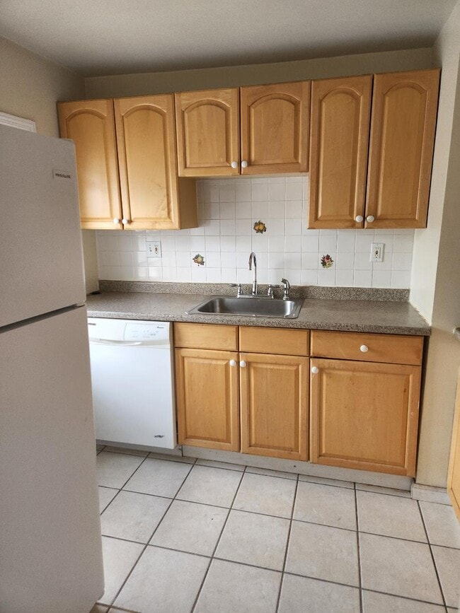 Kitchen - 41 Prospect Ave Unit 41-2A