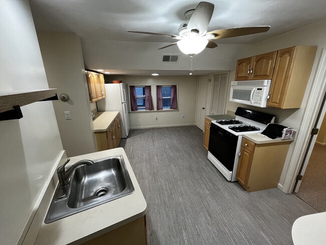 Building Photo - 15 Waterloo St Unit 3 Rental