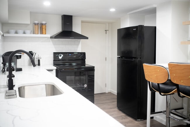 Kitchen - 402 Bergen Ave Unit 402 Bergen Ground Floor