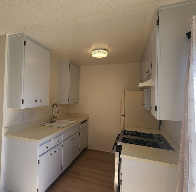 Photo - 147 Sespe Ave Unidad B