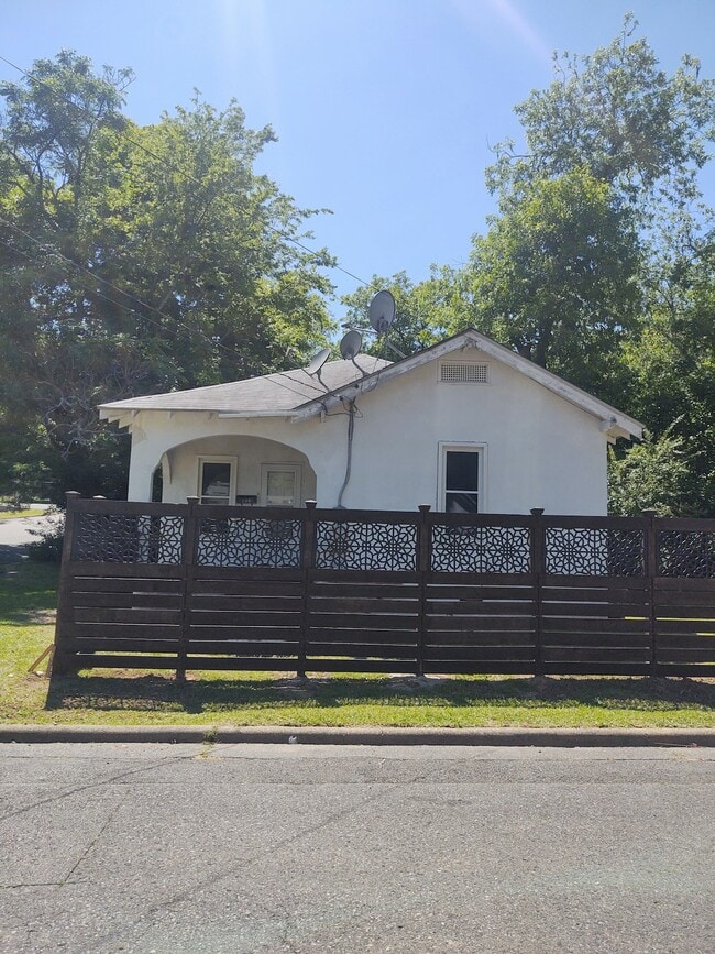 Photo - 208 Linwood Ave