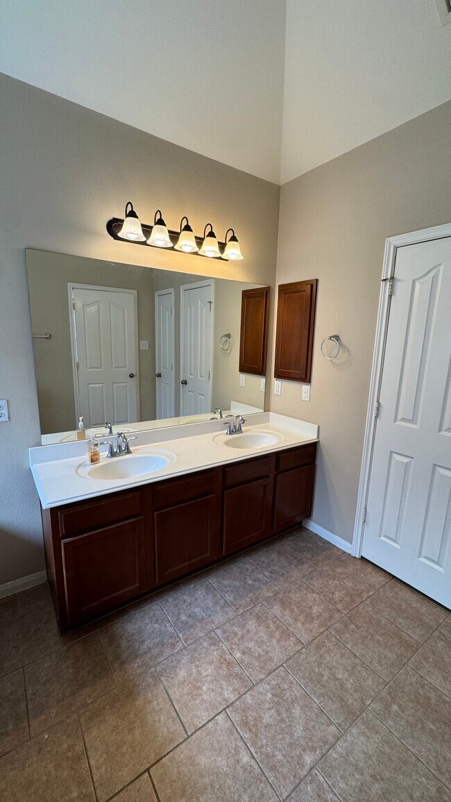 Photo - 10006 Kendahlwood Ln