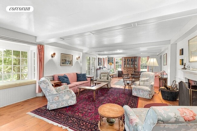 Photo - 560 Bridge Ln