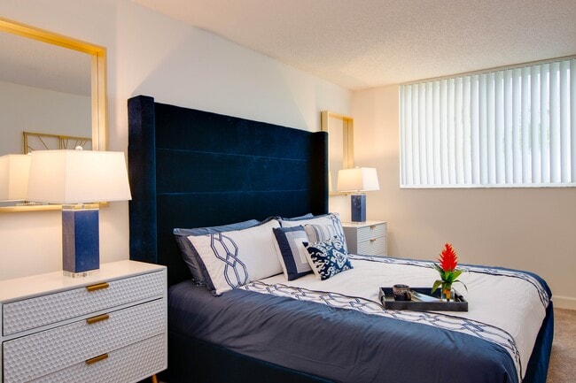 1 BR, 1 BA - 1,087 SF
