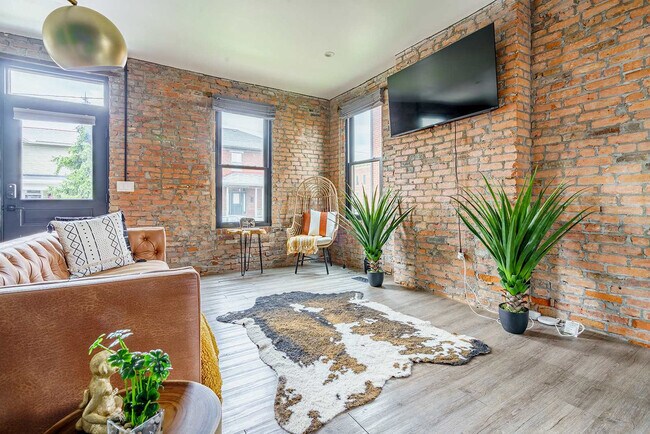 61 E Russell St Unit SI ID1265612P