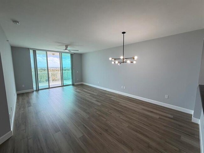 Photo - 15051 Royal Oaks Ln
