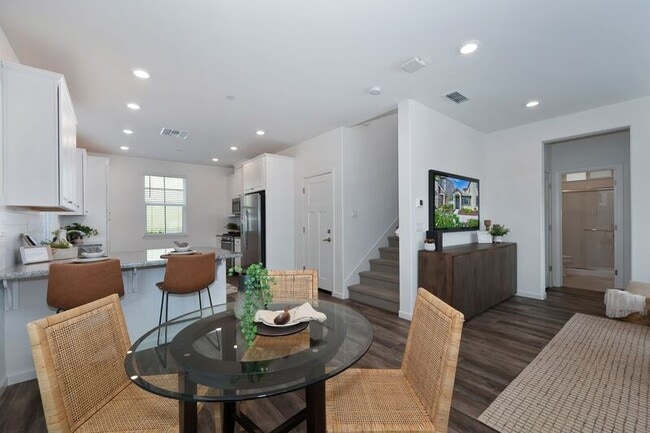 Photo - 1588 Parkside Way