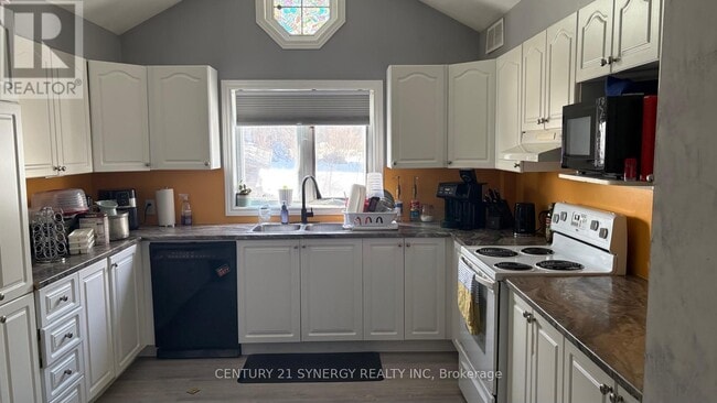 Photo - 725 Concession St