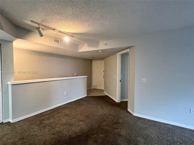 Photo - 2033 SE 10th Ave Unit 605