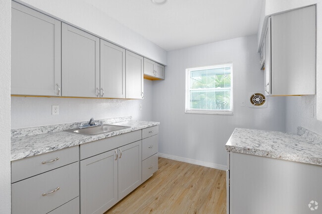 1BR, 1BA - 800SF - Kitchen