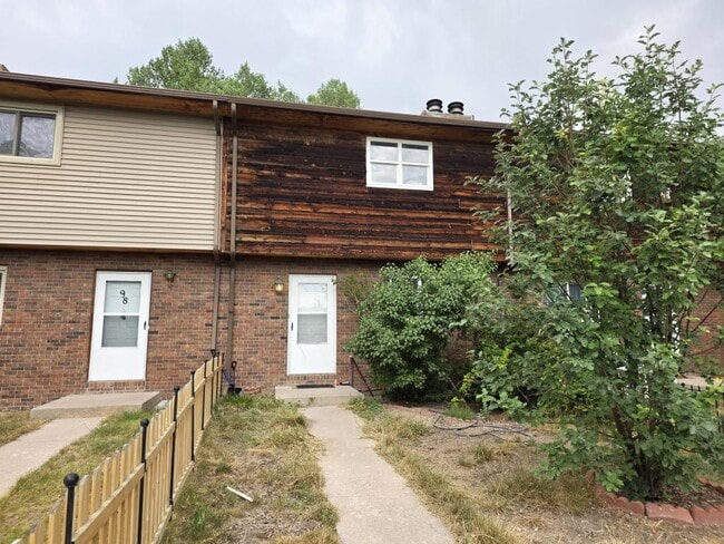 Building Photo - 100 Clover Ct