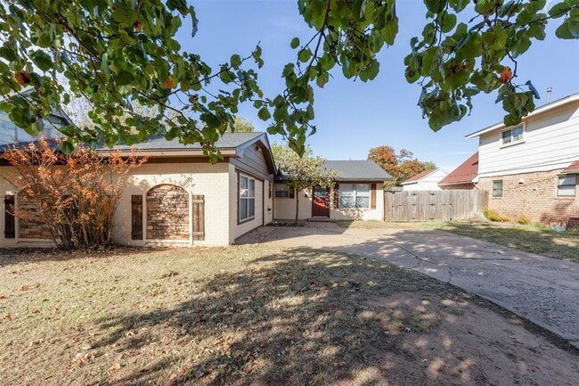 Photo - 645 Redstone Ave