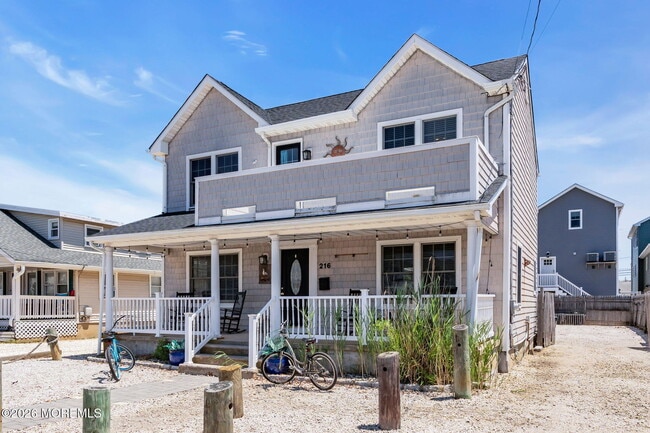 216 4th Ave