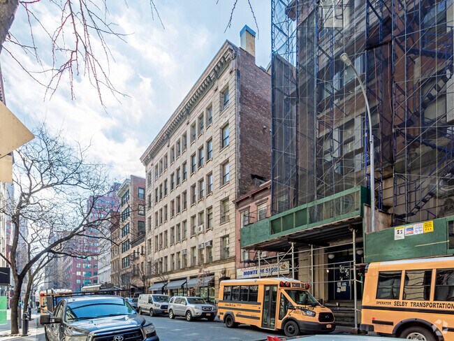 Photo - 114 W 17th St