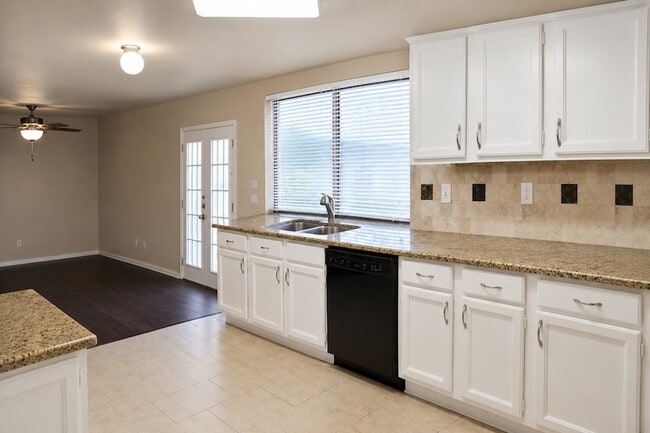 Photo - 2937 Emberwood Dr