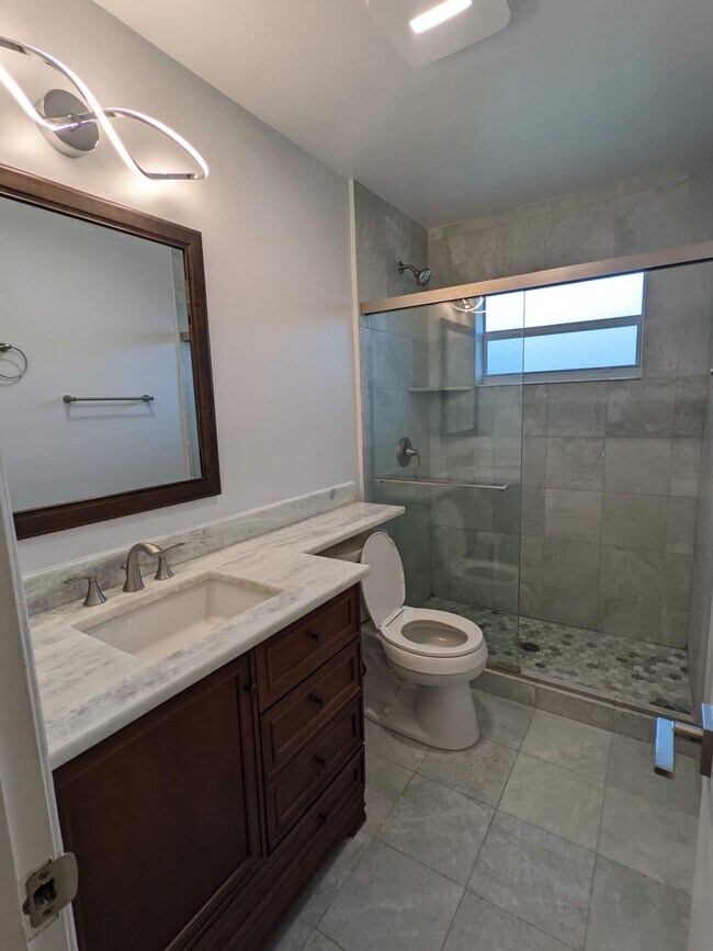 Photo - 2402 NE 5th Ave