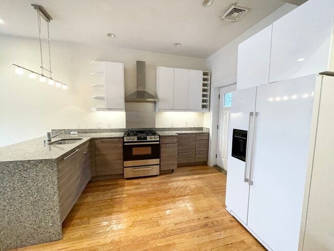 Building Photo - 96 L St Unit 0