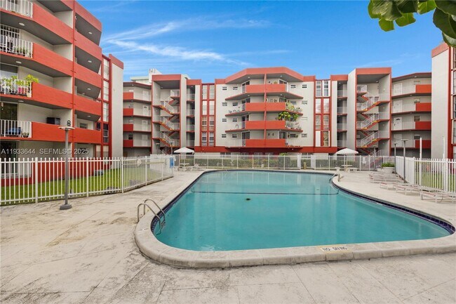 Building Photo - 1750 W 46th St Unit 544