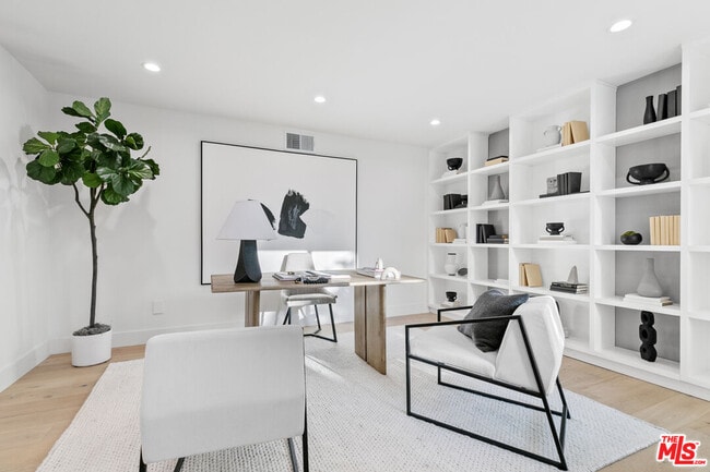 Photo - 18101 Green Meadow Dr