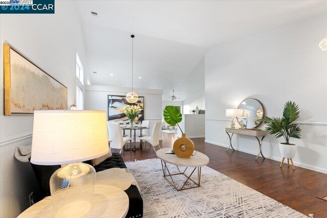 Photo - 4675 Christenson St