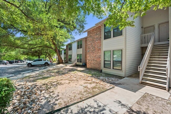 Photo - 3839 Dry Creek Dr Unit 202