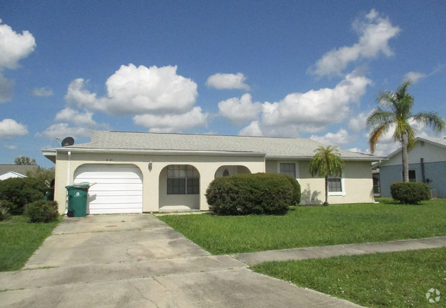 Building Photo - Affordable 3br in Beautiful South Gulf Cove Rental