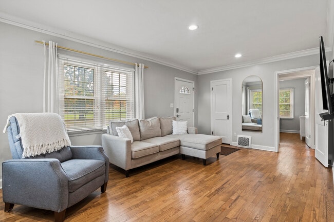 1235 W 79th St