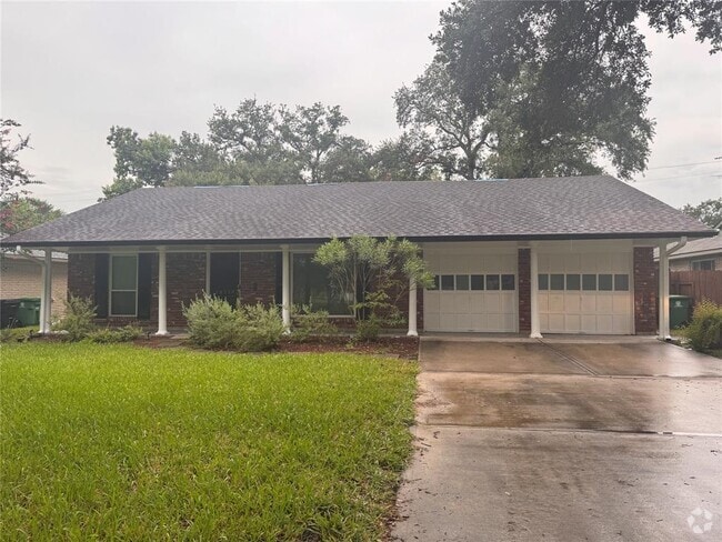 Building Photo - 10710 Chimney Rock Rd Rental