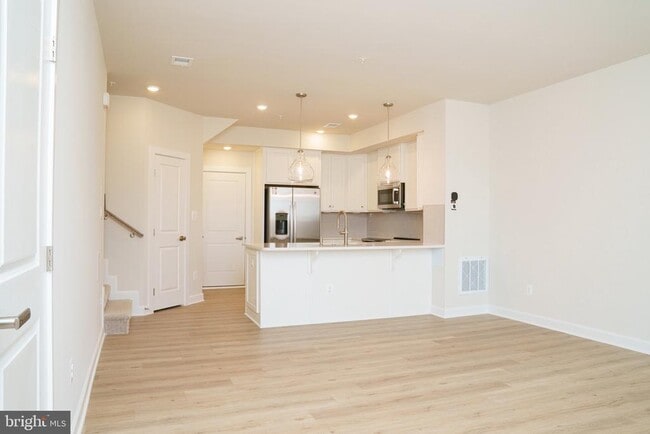 Building Photo - 21793 Express Ter Unit 125