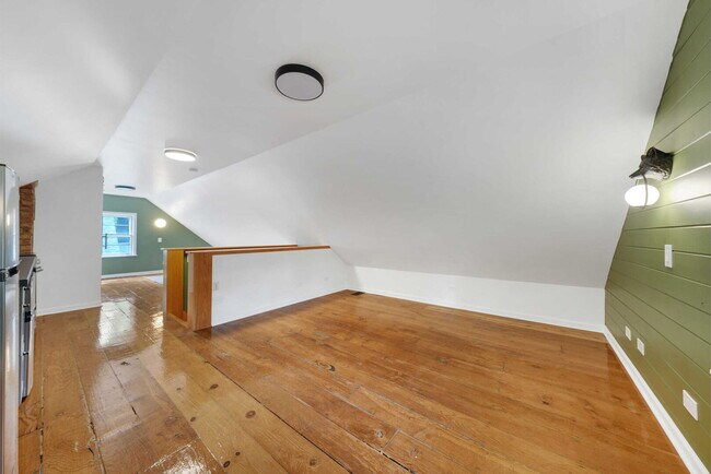 Photo - 507 W Wesley St Unit 2
