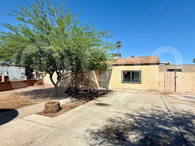 Building Photo - 3238 W Garfield St