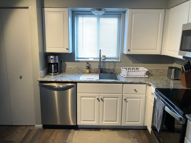 Photo - 2145 King St Unit 02