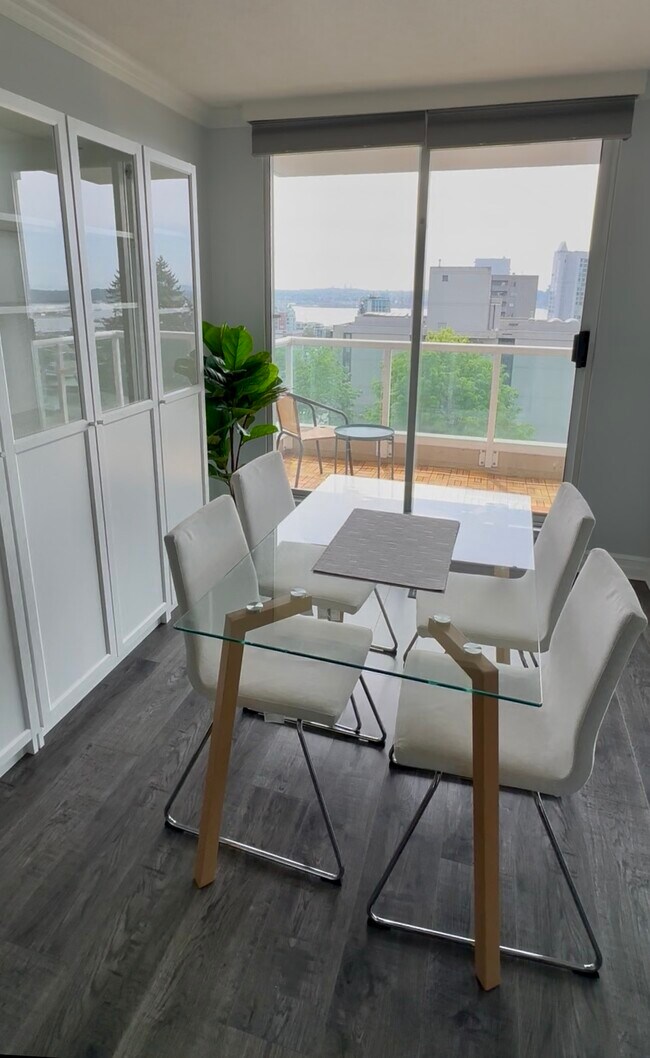 567 Lonsdale Ave Unit 1