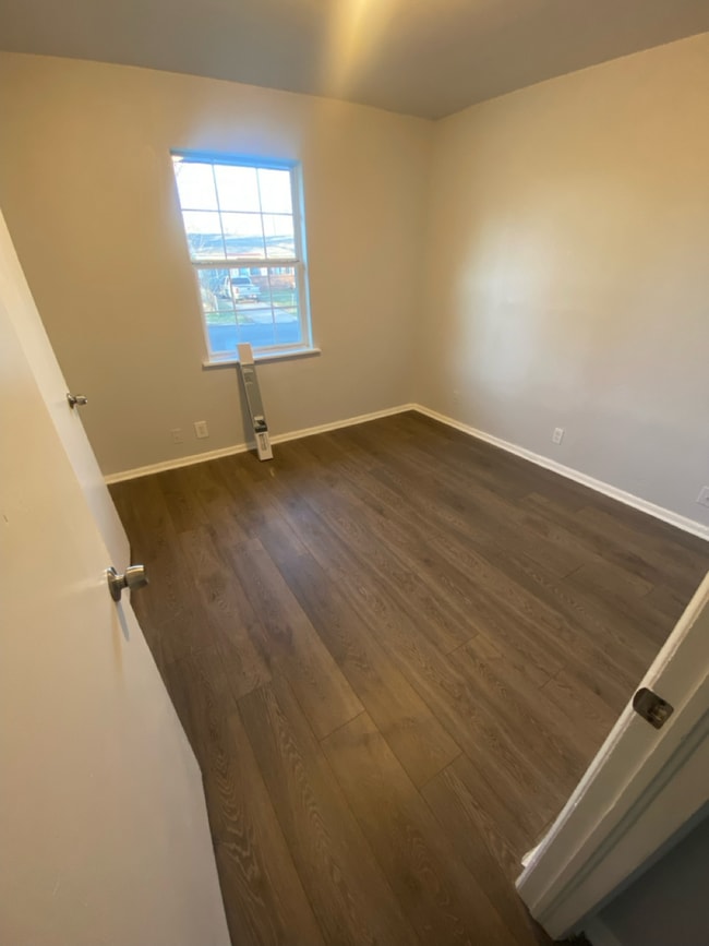 Photo - Available Now - Cute 3 Bedroom/1 Bath by Chamberlain Park