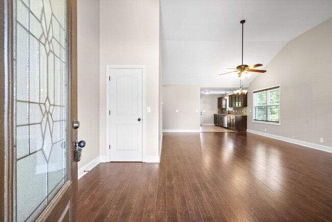 Photo - Pet Friendly Three Bedroom!