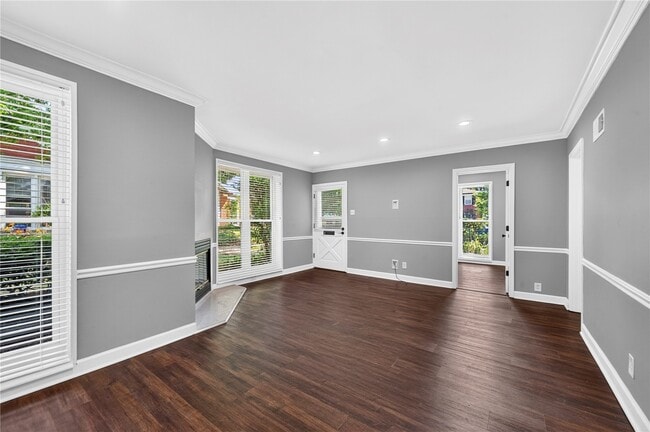 Photo - 725 Berick Dr