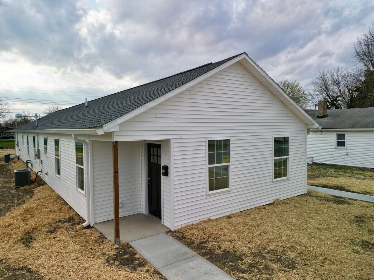 Photo - 836 Maple St