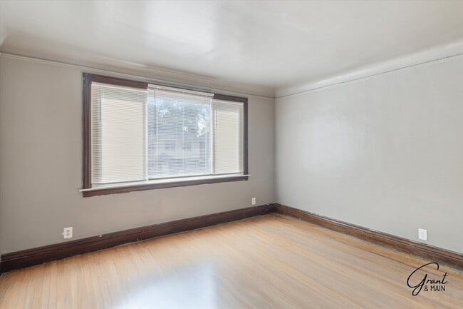 Photo - 14027 Montrose St