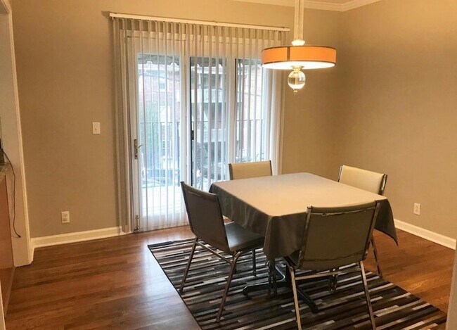 104 St Charles Pl