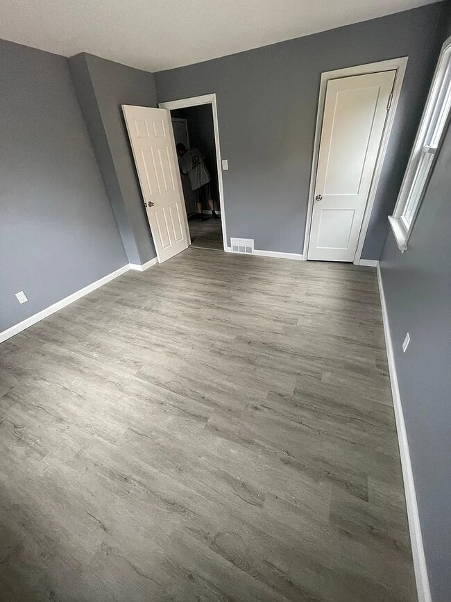 1031 Niagara Ave Unit 4