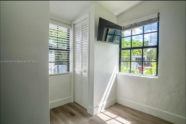 Photo - 2121 SW 13th Ave Unit Studio