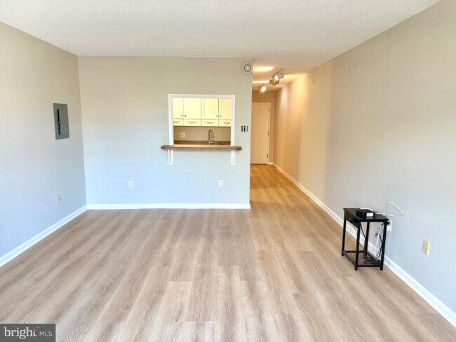 Photo - 1301 20th St NW Unit 916