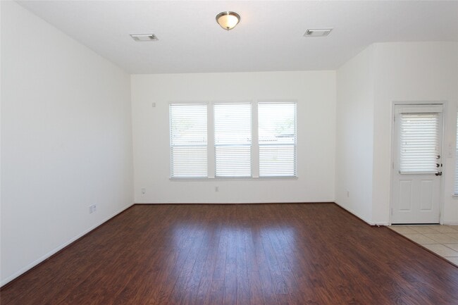 Photo - 2002 Lansing Cove Dr