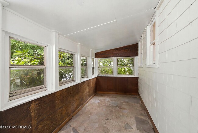 Photo - 1208 Maplewood Rd