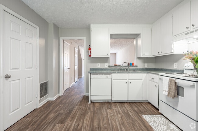 2BR, 2.5BA - 1,000SF - Kitchen - Brookwood Townhomes